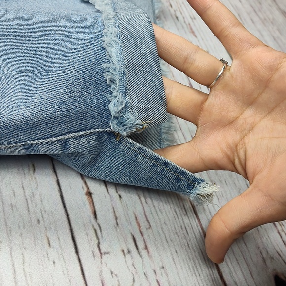 Good American Plus Size Good Curve Denim Shorts - Picture 7 of 14